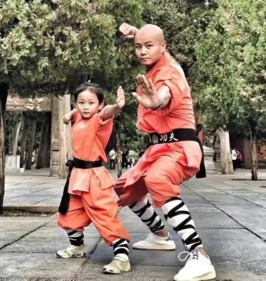 乐嘉的三妻三子老婆个个赛西施,她小女儿怎么样?