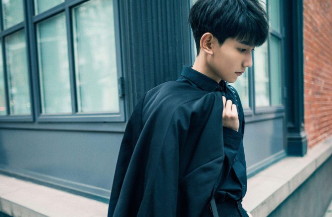 TFBOYS遭到粉丝激光笔照脸,如果激光笔照到眼睛,眼睛会受到什么伤害?