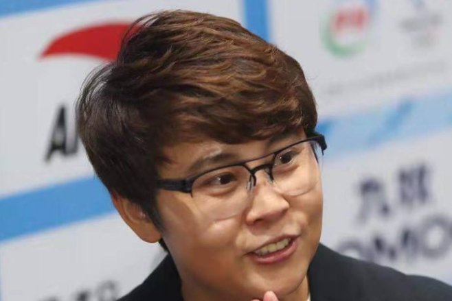 王濛对于韩国运动员擦领奖台这一行为作何评价？