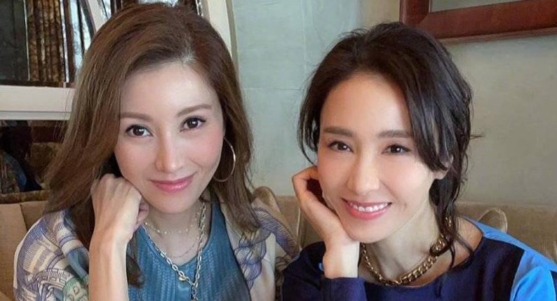 李嘉欣和黎姿，两位大美人又同框了，你觉得谁的颜值更胜一筹？