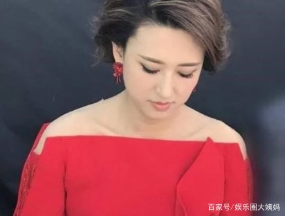 她曾是央视主持人，正红时嫁给了富豪，如今生活幸福，她是谁？