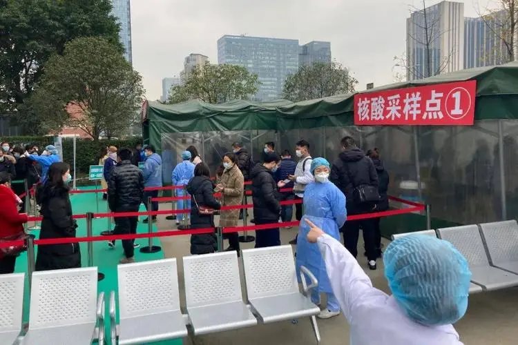 成都生活物资供应链稳定，民众不必盲目囤积，当地的疫情何时能结束？