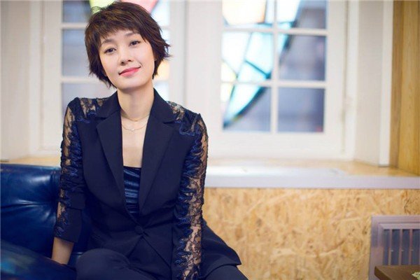 文章离婚被拍到发飙,朝路人砸手机,能克制自己的脾气有多重要?