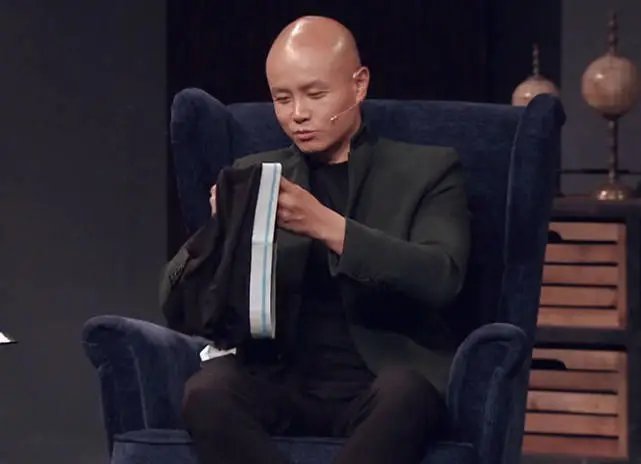 乐嘉的三妻三子老婆个个赛西施,她小女儿怎么样?
