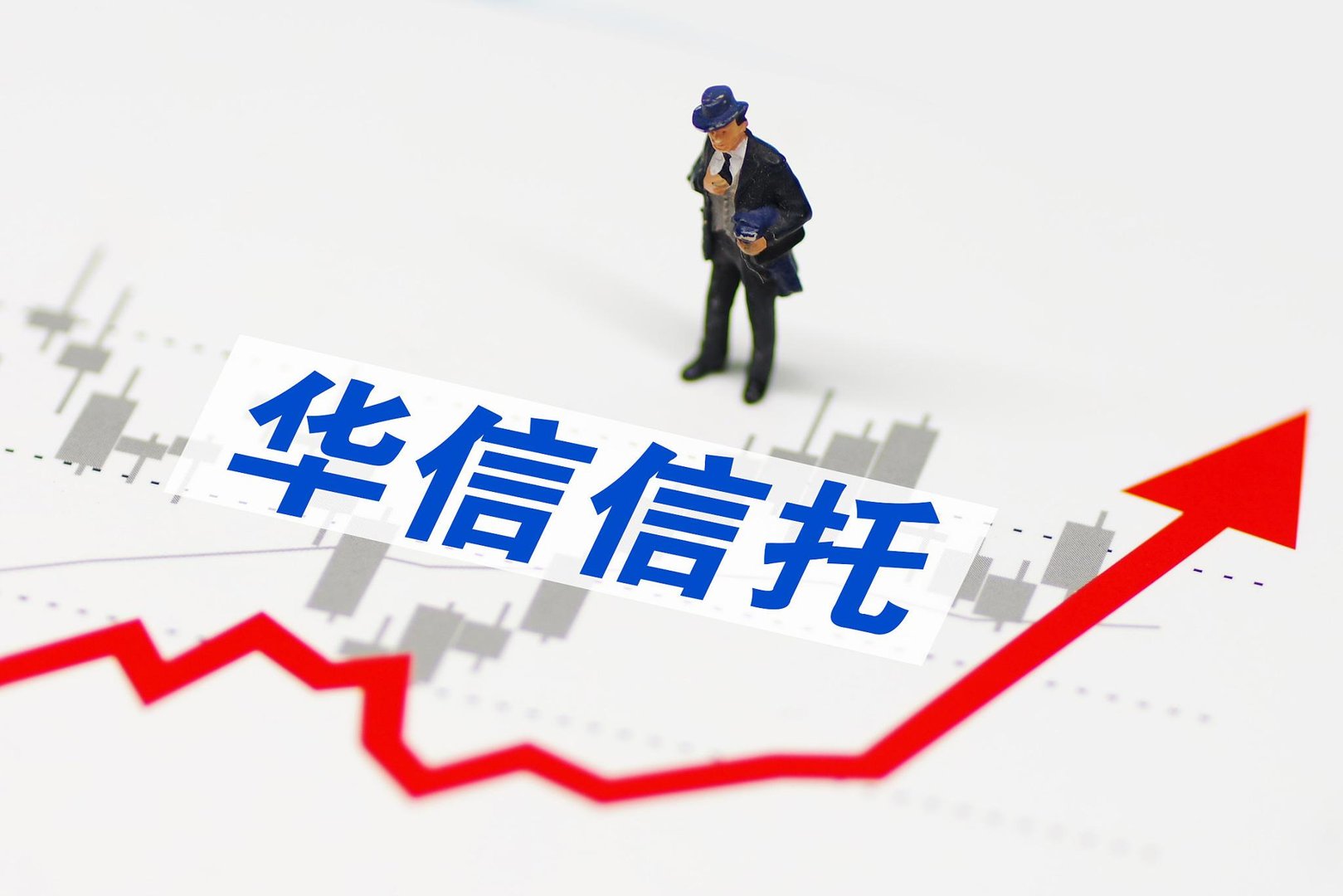 华信信托董事长用锤子打伤总经理被刑拘，该公司目前正在遭遇哪些危机？