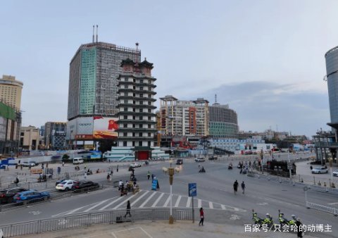 郑州又发暴雨预警，高架上停满了车，市民的心理阴影面积有多大呢？