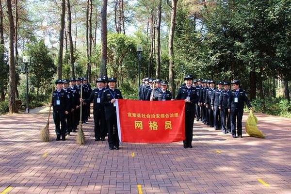 网格员哭到一半工作一来秒变坚强,我们该呼吁什么?