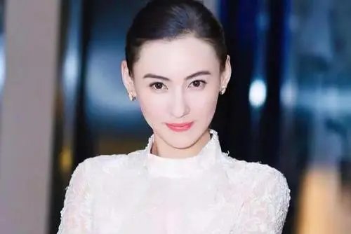 张柏芝因患耳弱说话大声,遭儿子抱怨嗓门大,为何至今未告诉孩子们?