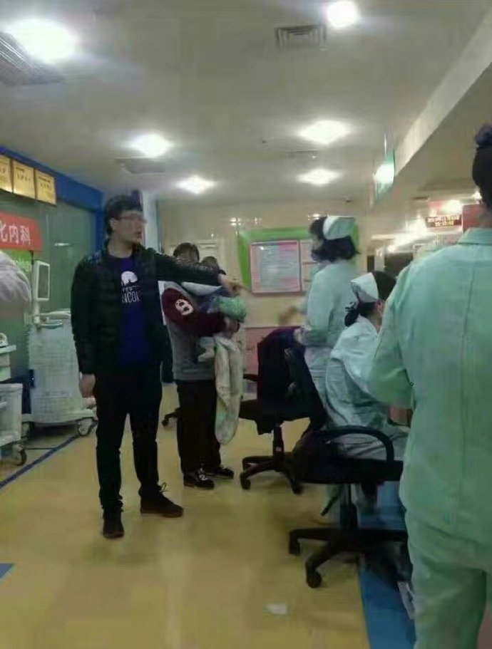 江苏一女子大闹医院,扇保安耳光、疯狂打砸,最终得到了什么处罚?