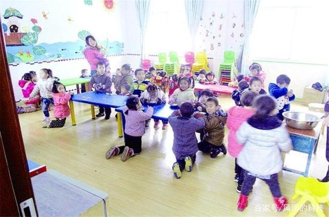 幼儿园吃饭太慢要去厕所吃？孩子在校受委屈，家长应该怎么做？