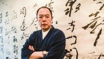 明星写得毛笔字有多值钱，王菲女儿两个字拍卖了26万
