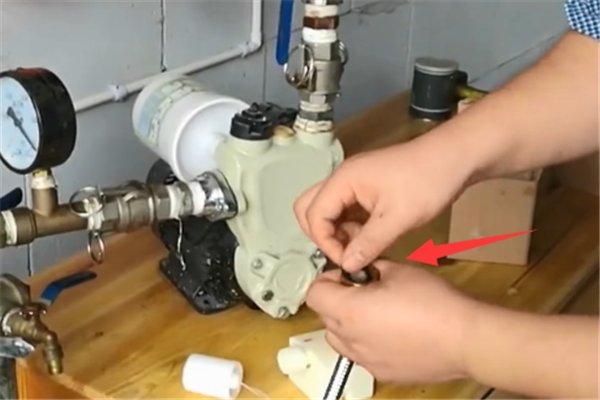 家用水塔水位浮球开关怎么安装
