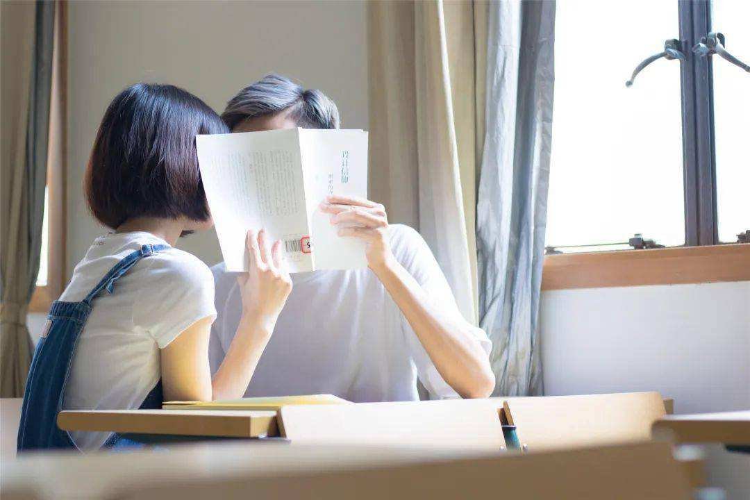 哈尔滨高校一女生厕所产子的背后，都给我们带来了什么反思？