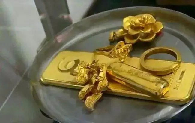 天津女子邮寄EMS快递11万黄金中途丢失,两嫌犯已被抓获,该如何赔偿?