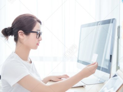 河南女子工作九年，却因怀三胎疑遭单位强行辞退，职场女性有多不易？