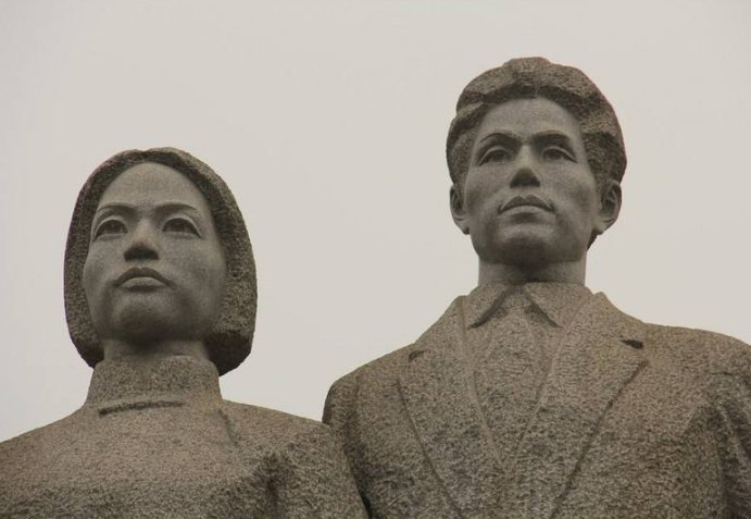 “中国共产党”这一称谓的最早提出者是谁？