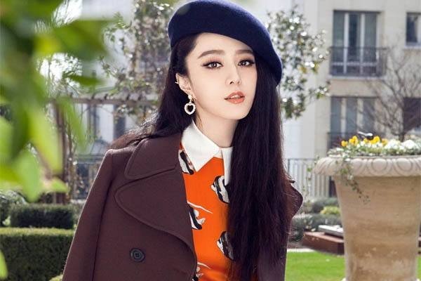 阿娇搭档网红直播卖货，为何会惨被网友调侃是“被迫营业”？