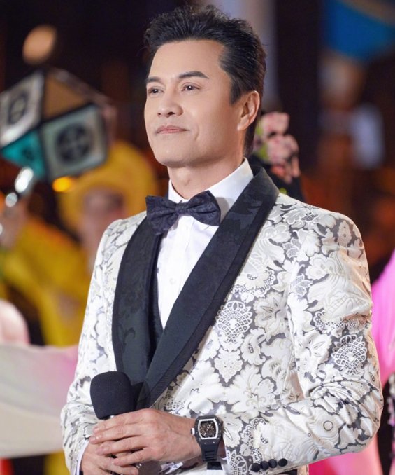吕良伟与小33岁徐冬冬演情侣，你觉得吕良伟状态如何？