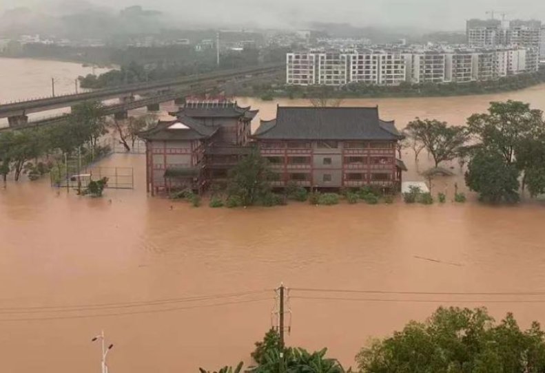 山西被遇到洪灾，三道防线都难抵洪水，这场暴雨还给当地带来了哪些影响？