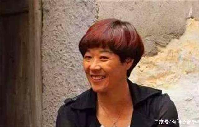 何荣锋落魄时一桌饭菜和10元路费施助，21年后，他怎么报答？