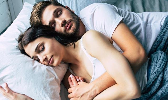 睡觉时男人说晚安太普通，换成什么情话女人会荷尔蒙飙升？