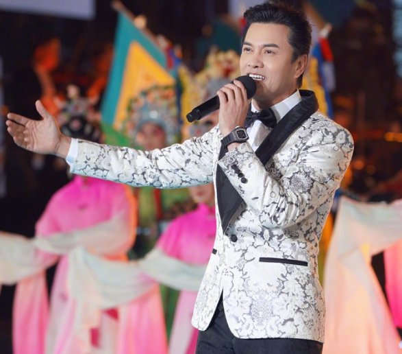 吕良伟与小33岁徐冬冬演情侣，你觉得吕良伟状态如何？