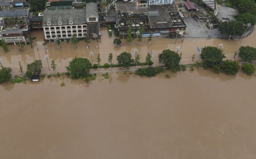 山西被遇到洪灾，三道防线都难抵洪水，这场暴雨还给当地带来了哪些影响？