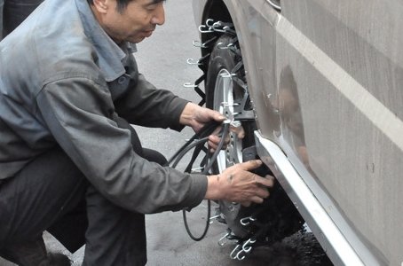 汽车防滑链怎么安装