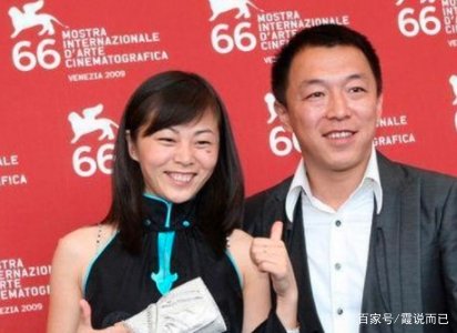 黄渤回应与女子挽手，称是自己的经纪人，对此你怎么看？