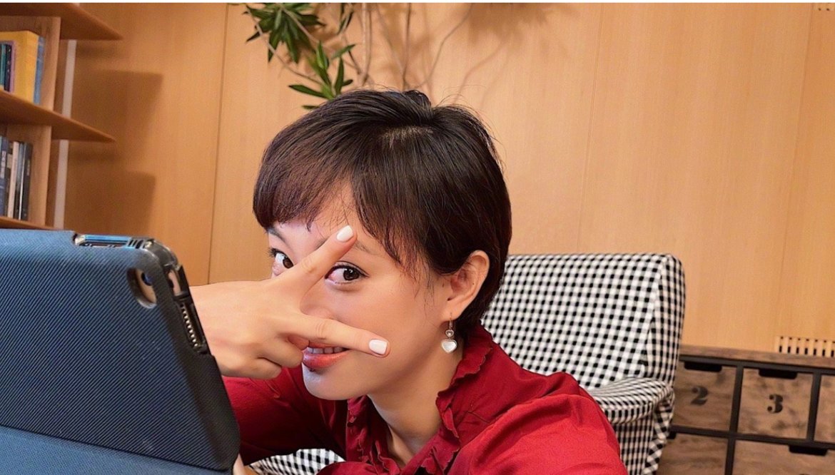 孙俪和赵又廷上演吻戏，邓超问：怎么不戴口罩，你如何看待邓超这一行为？