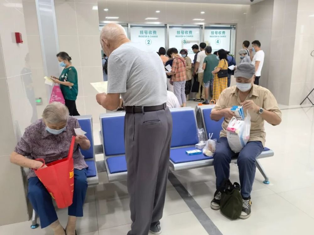 无病女生手术中被要求打电话借钱，医院疑为莆田系，究竟什么是莆田系？