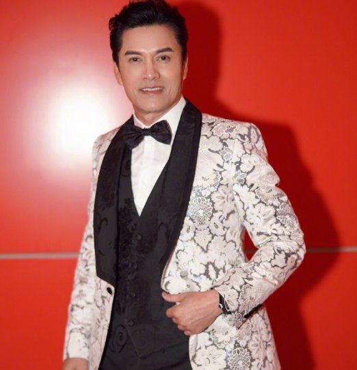 吕良伟与小33岁徐冬冬演情侣，你觉得吕良伟状态如何？