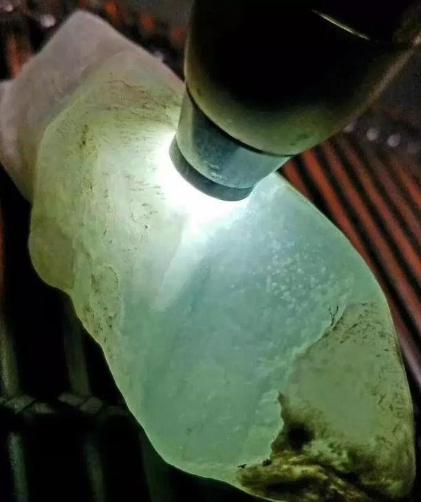 求问翡翠原石有几种毛料？