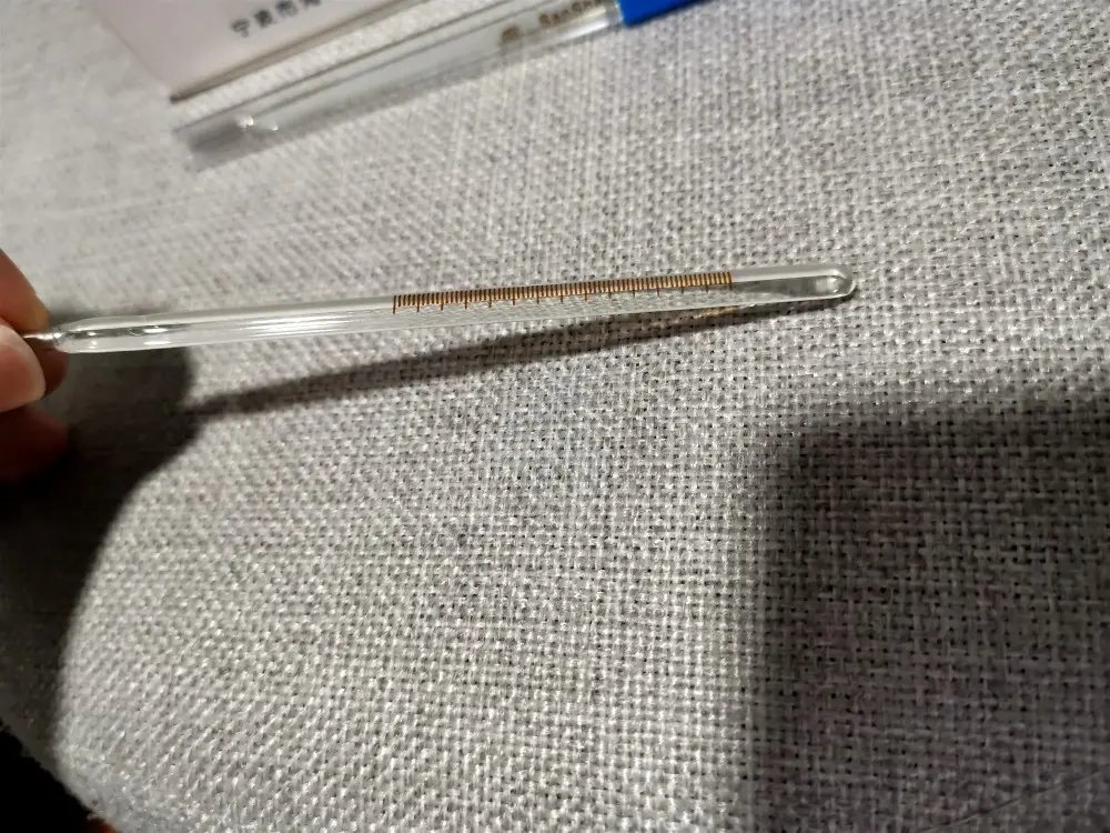 广东深圳一幼童咬碎体温计吞下水银，最终是如何脱险的？