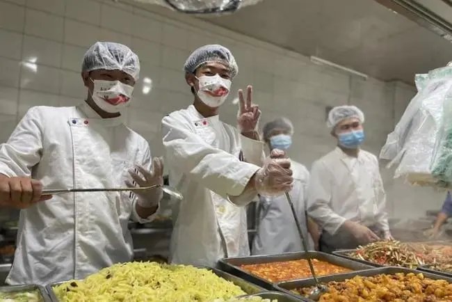 成都高校厨师因黄码不能入校，烹饪专业同学提前上岗，学生们是什么态度呢？