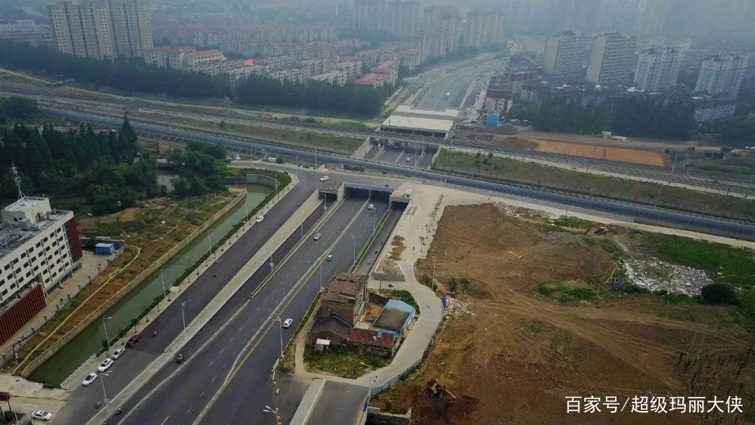 长沙最牛钉子户坚守12年开始拆了，十多年的等待真的值得吗？