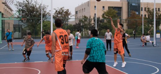 厦门大学篮球队员举报教练，大学栏篮球应该如何发展的更好？