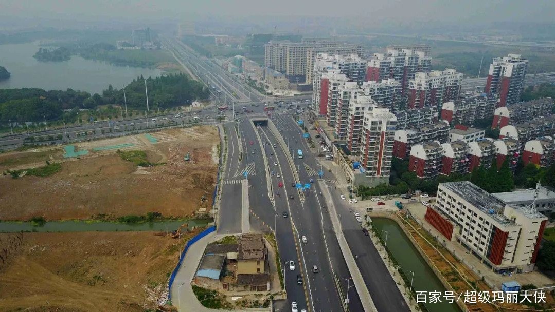 长沙最牛钉子户坚守12年开始拆了，十多年的等待真的值得吗？