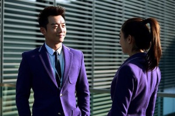 一个关系还行的同事被辞了竟然把我们都删了，我很生气怎么办？