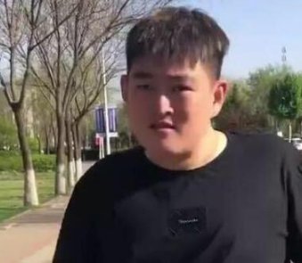 赵本山儿子神似张翰，照片细节突出人品，对此你怎么看？