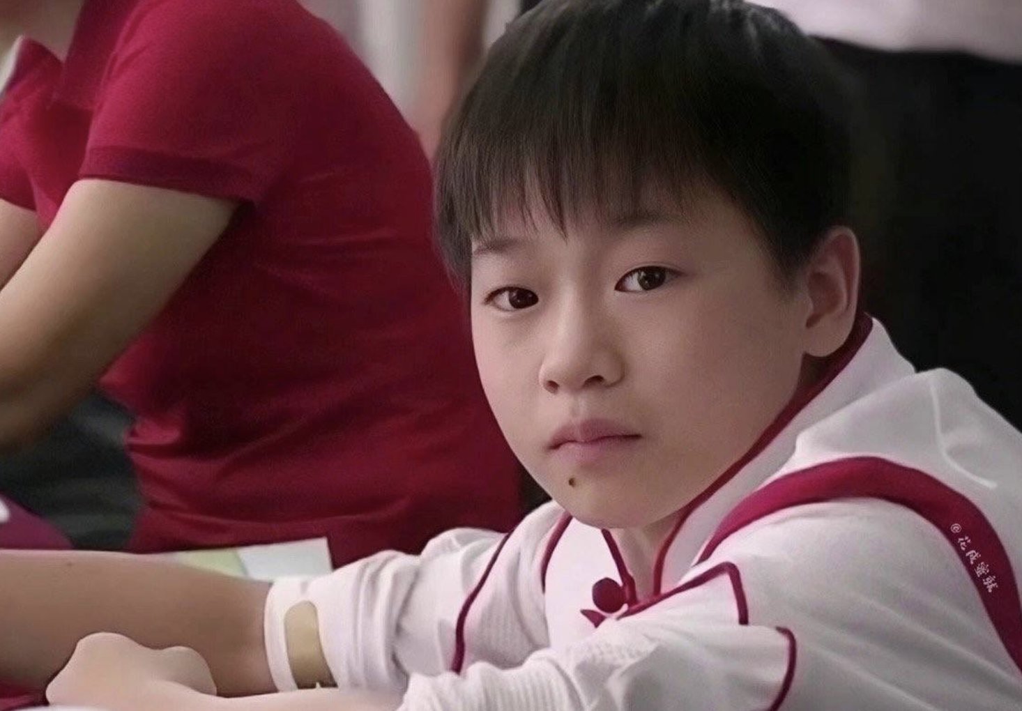 全红婵当初被捧上神坛后，家中却大门紧闭央媒怒批，得知真相为何网友愤怒？