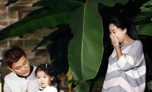 阿拉蕾的父母是谁？