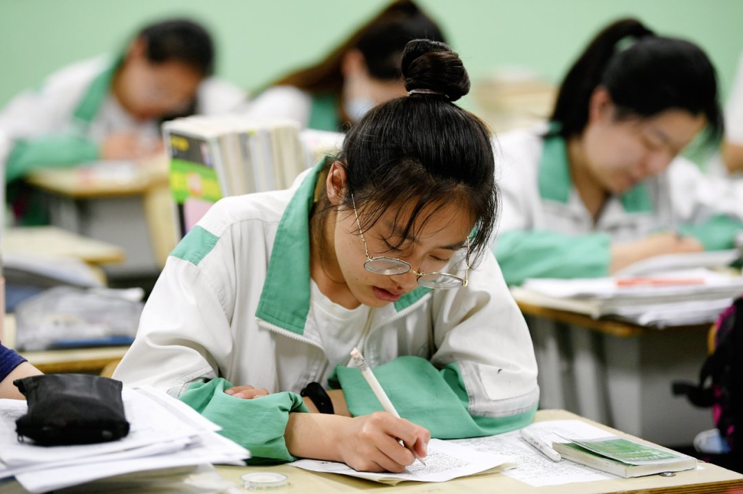 高考700分和拥有700万，你会选哪个？