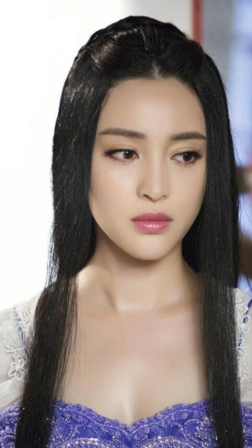 甘婷婷晒打牌贴纸条照片，甘婷婷有哪些出名的角色？