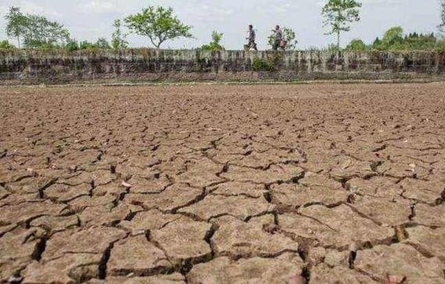 “春雨贵如油”说的是中国哪个地区存在的严重的春旱， 其主要原因是什么？