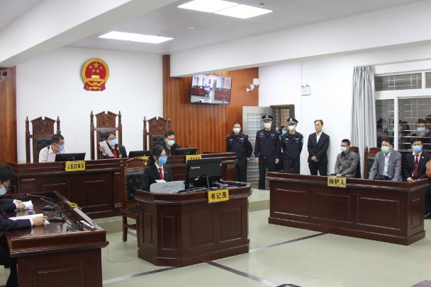 重庆男子嫌弃前妻学历低要求限制探望权，法院对此是如何判决的？