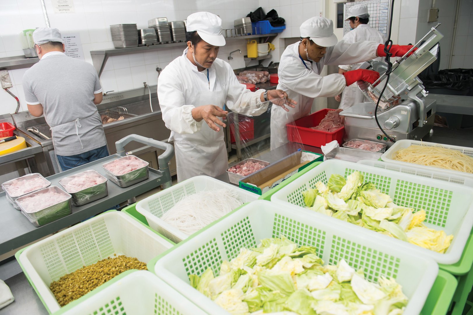 四川一食品厂发生的疑似有害气体中毒事件，造成了怎样的伤亡？