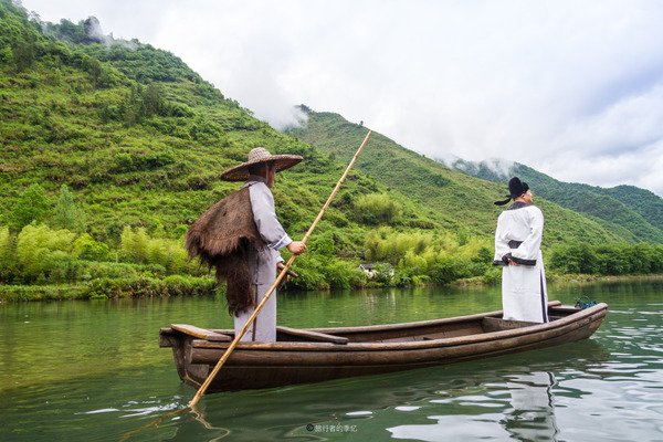 李白一生为360多个历史人物写过诗句，为何他这么喜欢写古人呢？