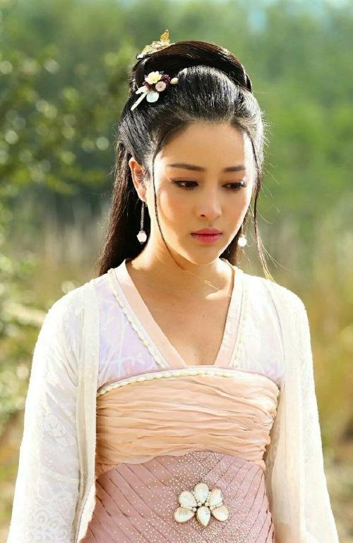 甘婷婷晒打牌贴纸条照片，甘婷婷有哪些出名的角色？