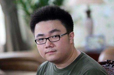 英达宠爱一双儿女，却不闻大儿子巴图，其中有什么隐情吗？